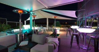 Terrasse Lounge Bar en soirée
